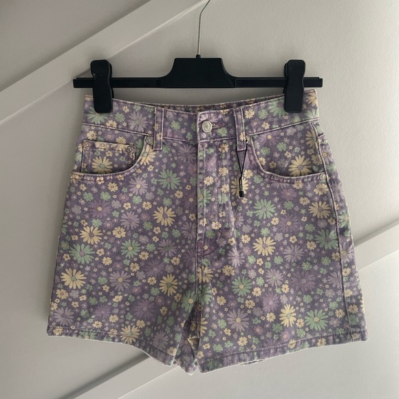 ZARA Floral High Waisted Denim 70s Shorts Lilac, Size US 4 (EU 36) - Picture 4 of 9